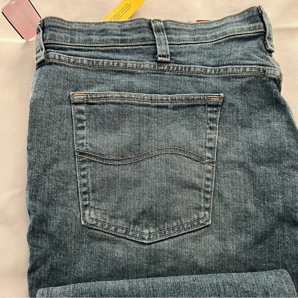 Lee Men's Relaxed Fit Straight Leg Jeans 46 x 30 - Picture 8 of 11